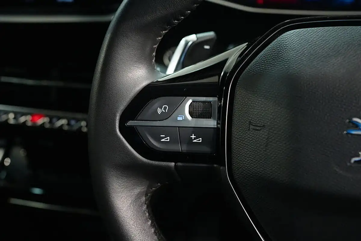 2021-peugeot-2008-suv-12-puretech-allure-premium-130bhp-eat8-big-31