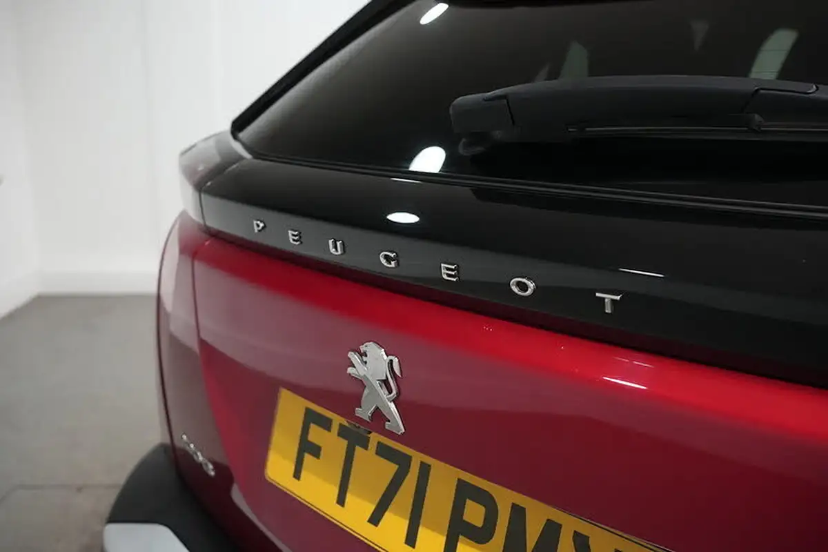2021-peugeot-2008-suv-12-puretech-allure-premium-130bhp-eat8-big-9