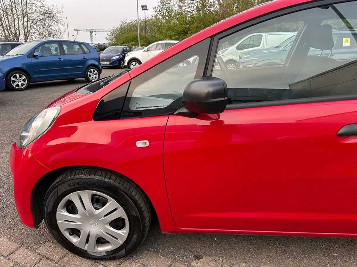 2014-honda-jazz-12-s-big-38