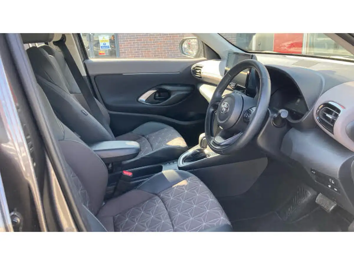 2023-toyota-yaris-cross-15-vvt-i-excel-awd-i-big-10