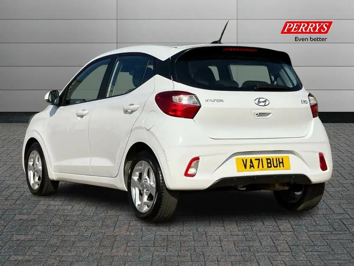 2022-hyundai-i10-12-se-connect-auto-big-1