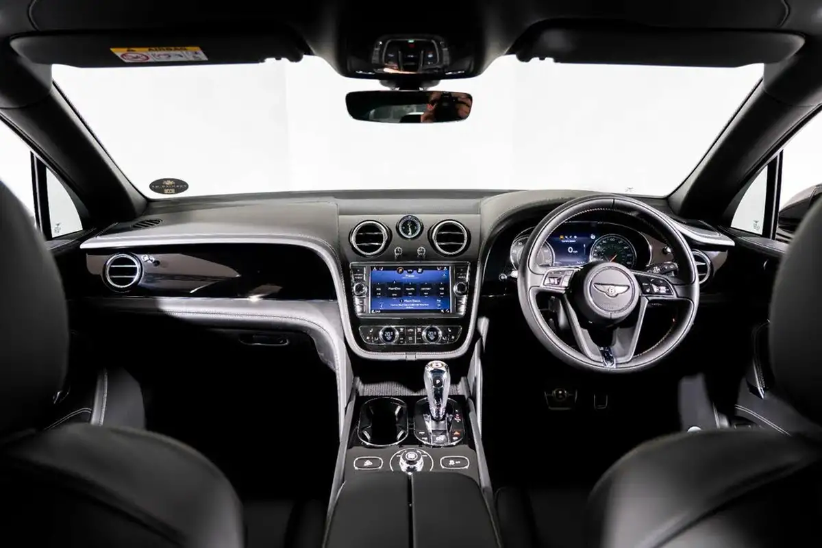 2019-bentley-bentayga-40-v8-big-24