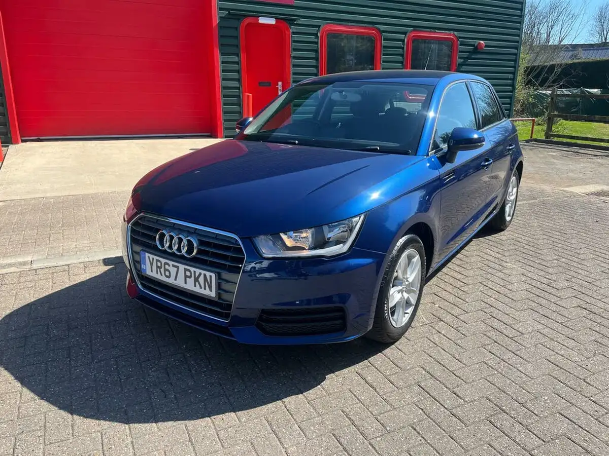 2017-audi-a1-16tdi-se-sportback-5d-s-tronic-big-2