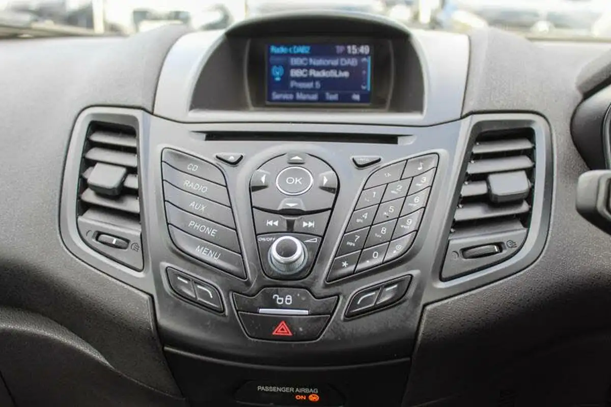 2016-ford-fiesta-10t-st-line-125ps-3d-big-15