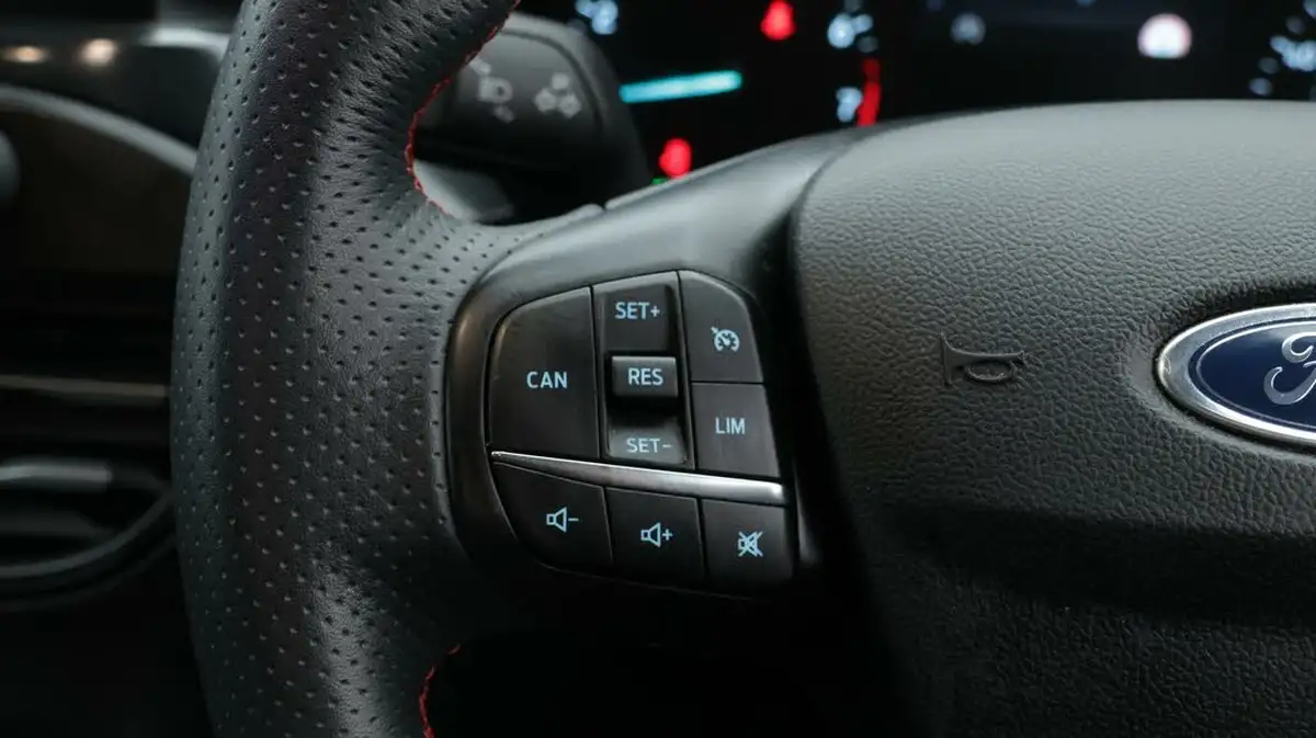 2019-ford-focus-10t-st-line-hatchback-big-23
