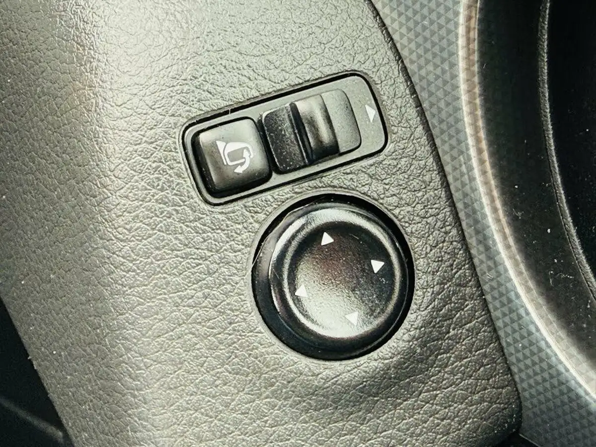 2017-nissan-qashqai-12-dig-t-n-connecta-big-18