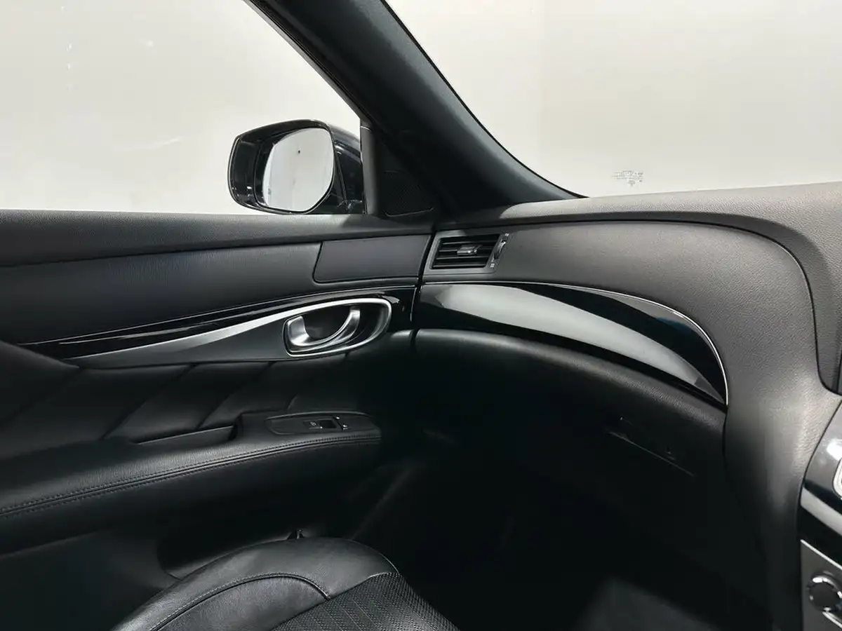 2016-infiniti-q70-22td-sport-big-24