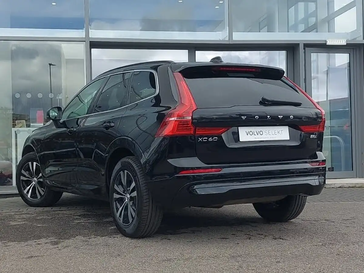 2024-volvo-xc60-20-b5-core-big-1