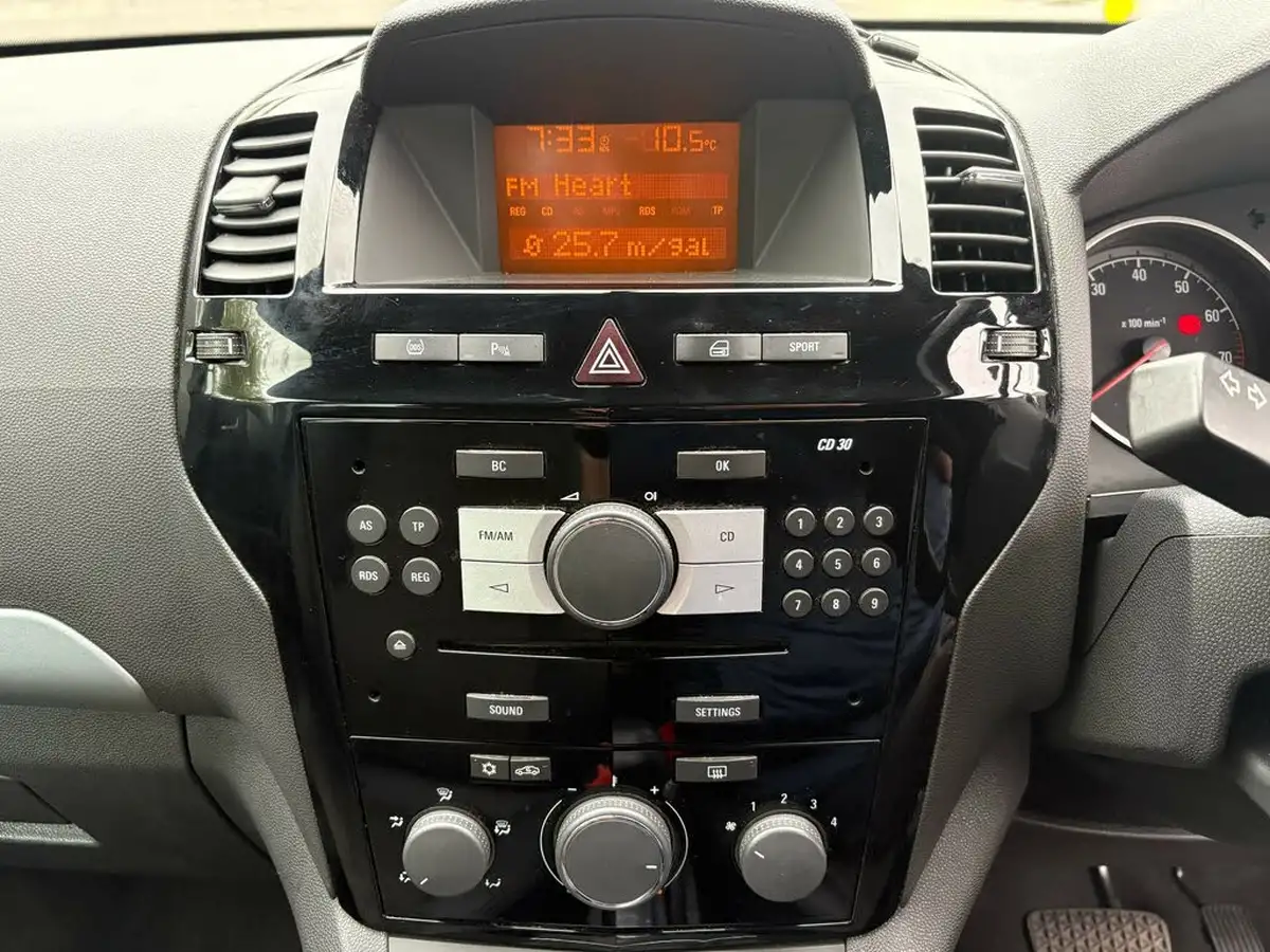 2011-vauxhall-zafira-18-design-easytronic-big-11