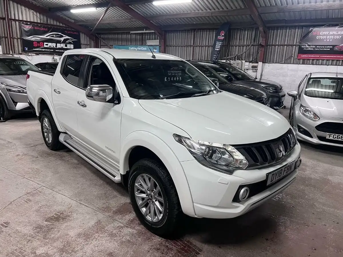 2018-mitsubishi-l200-24di-d-warrior-eu6-auto-big-3