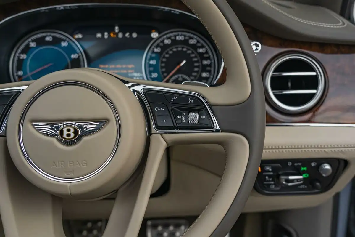 2019-bentley-bentayga-40-v8-big-55