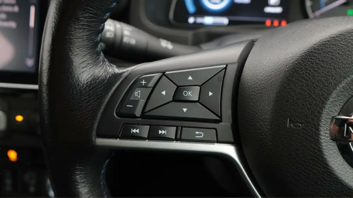 2020-nissan-leaf-e-tekna-big-23