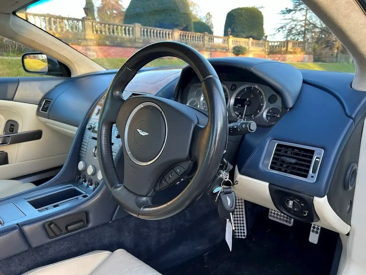 2005-aston-martin-db9-59-touchtronic-big-8