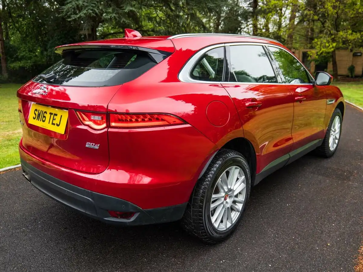 2016-jaguar-f-pace-20-i4d-portfolio-awd-auto-big-5