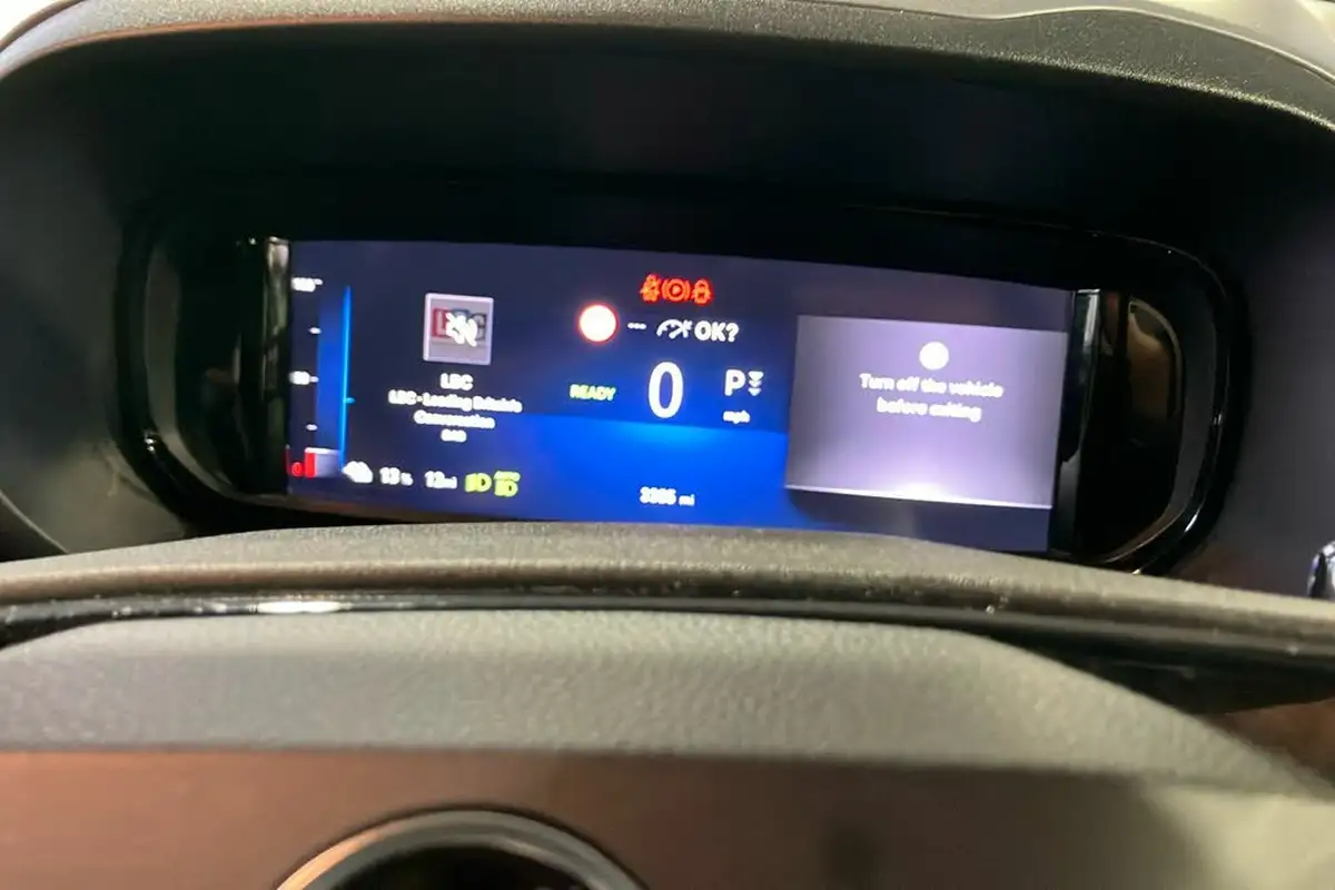 2024-vauxhall-combo-life-e-ultimate-big-23