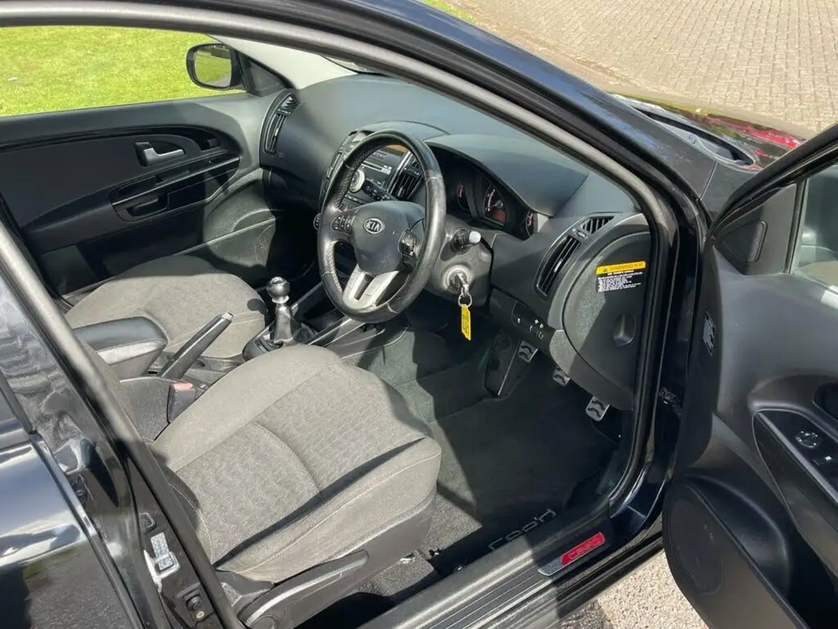 2012-kia-ceed-16td-3-estate-big-25