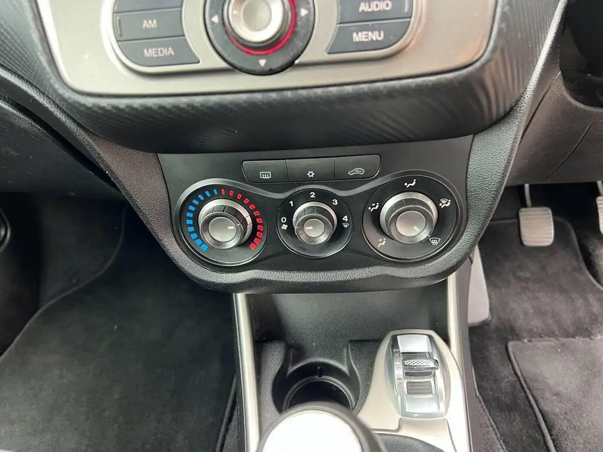 2009-alfa-romeo-mito-14-veloce-120bhp-big-17