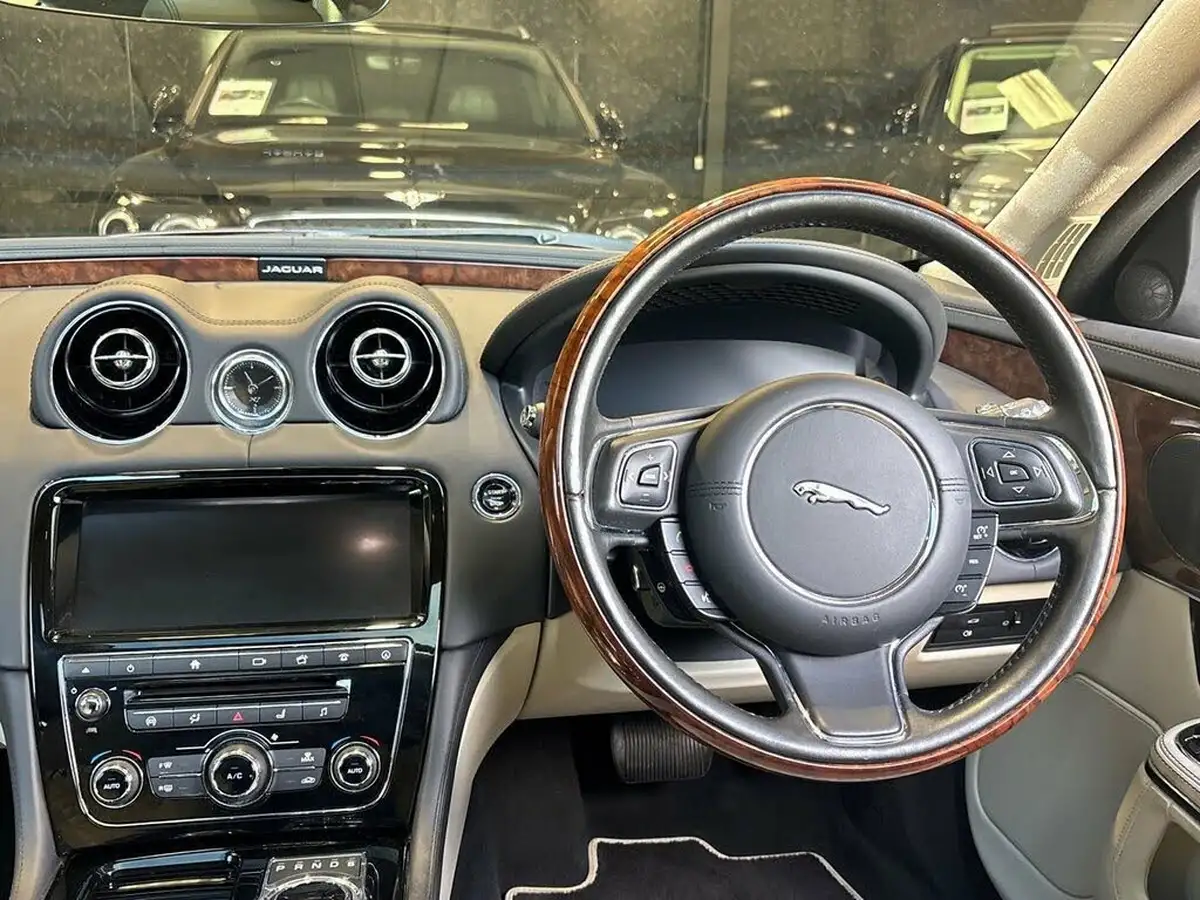 2019-jaguar-xj-series-30td-xj-portfolio-lwb-big-14
