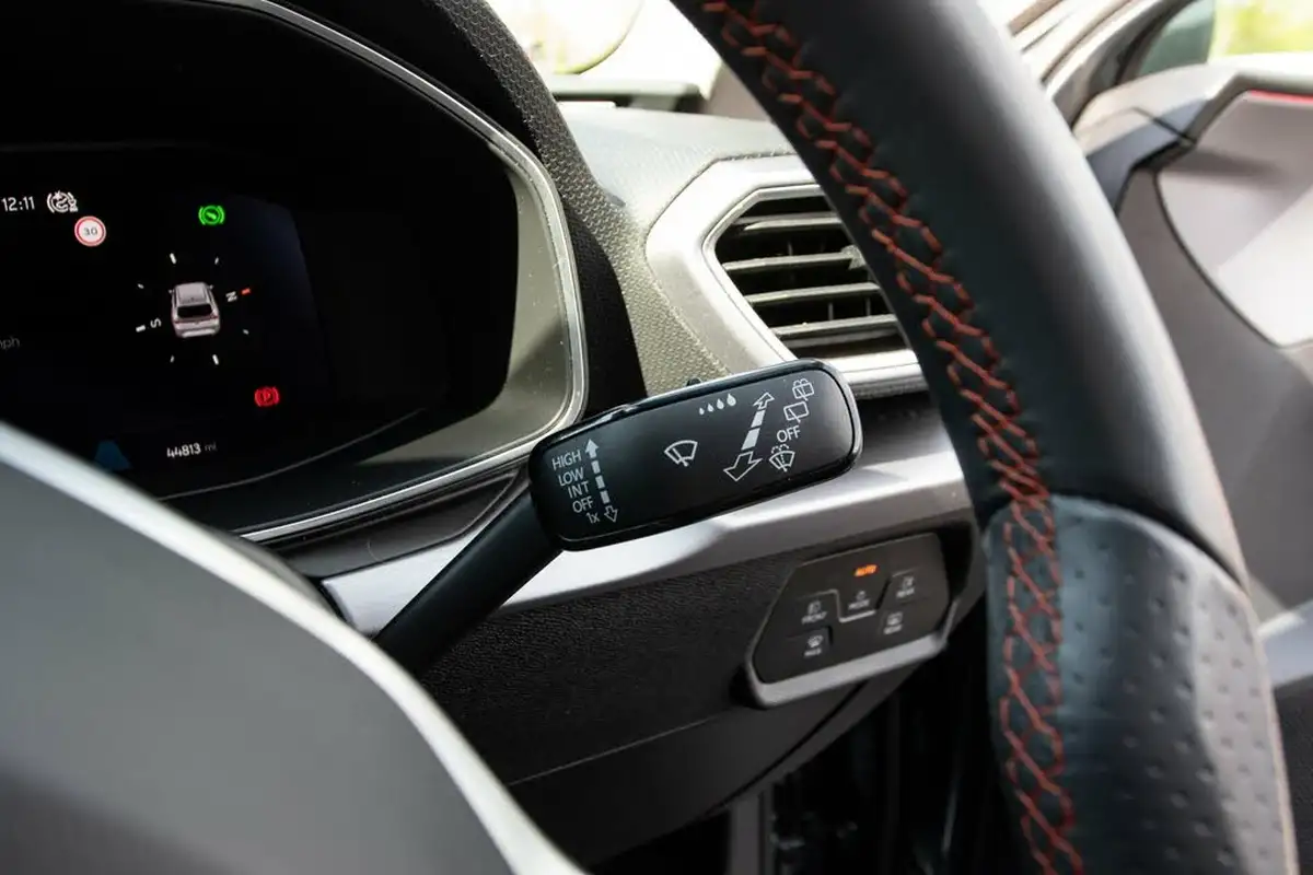 2020-seat-leon-15-etsi-fr-estate-big-17