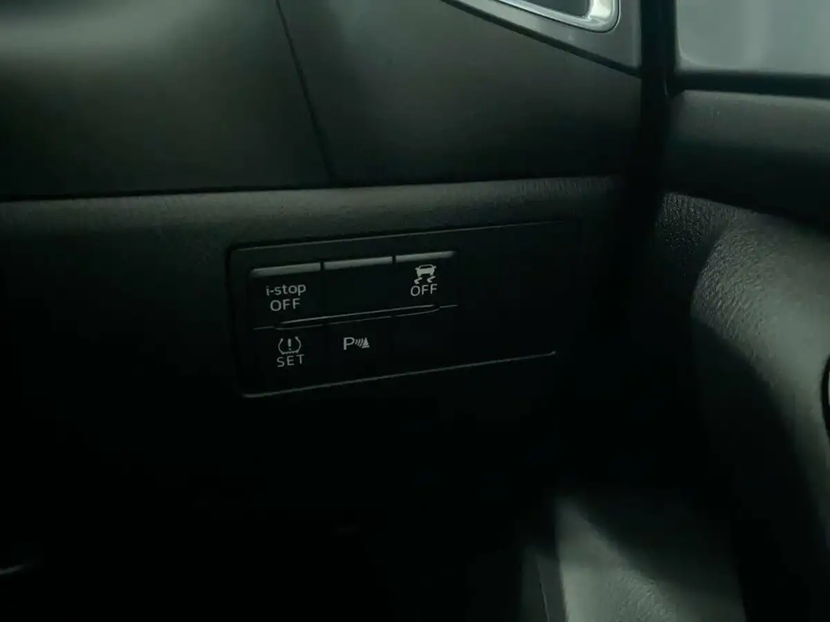 2018-mazda-mazda3-20-sport-nav-120ps-hatchback-5d-big-23