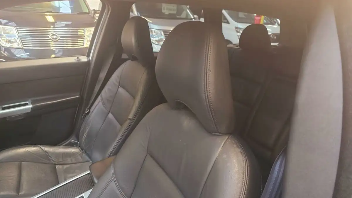 2012-volvo-v50-big-18