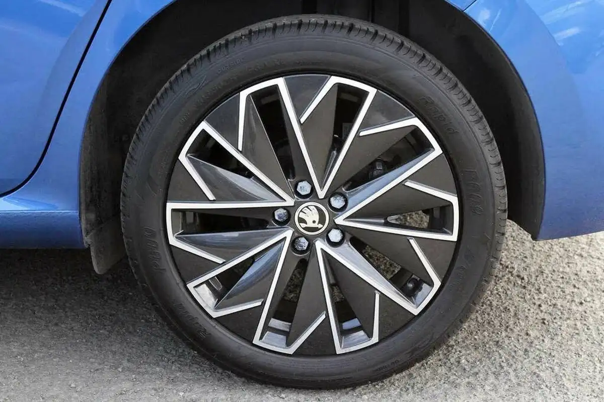 2020-skoda-scala-10-tsi-se-l-115ps-dsg-big-10