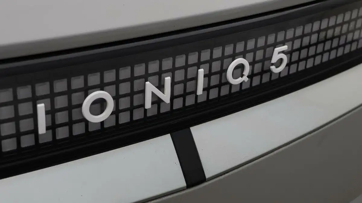 2022-hyundai-ioniq-5-e-premium-217ps-73kwh-rwd-big-21