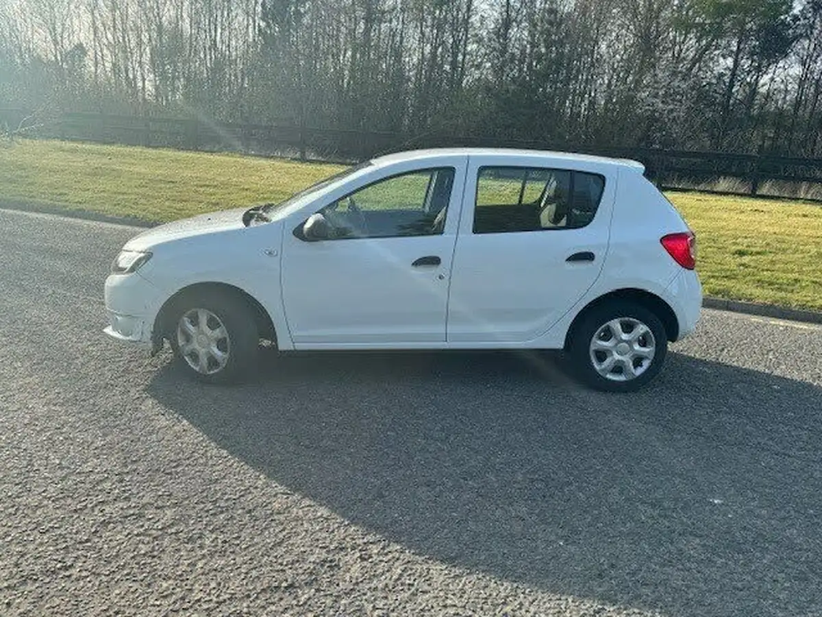 2013-dacia-sandero-12-ambiance-big-1
