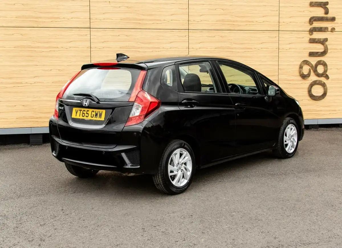 2015-honda-jazz-13-i-vtec-se-cvt-big-2