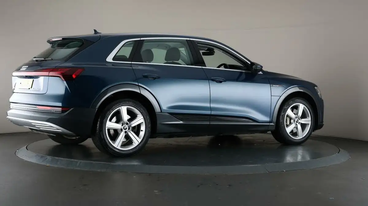2021-audi-e-tron-50e-technik-station-wagon-big-58