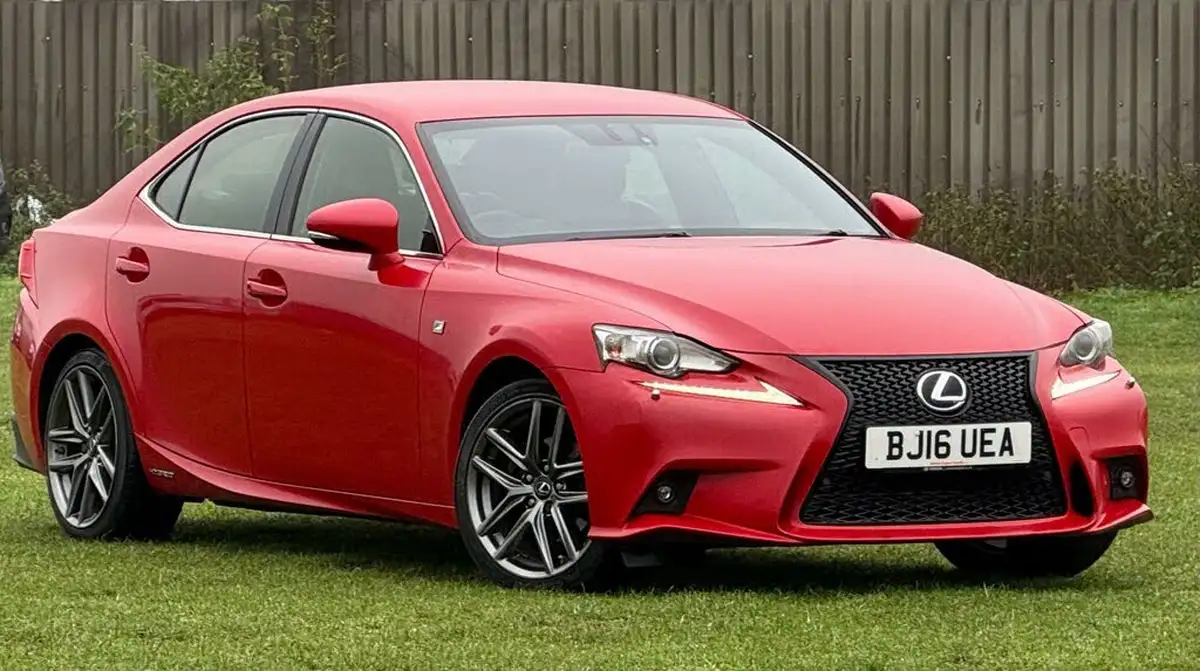 2016-lexus-is-300h-25-f-sport-big-0