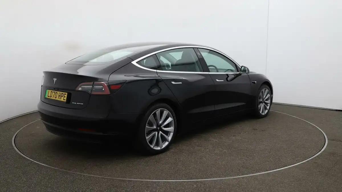 2020-tesla-model-3-e-long-range-big-47
