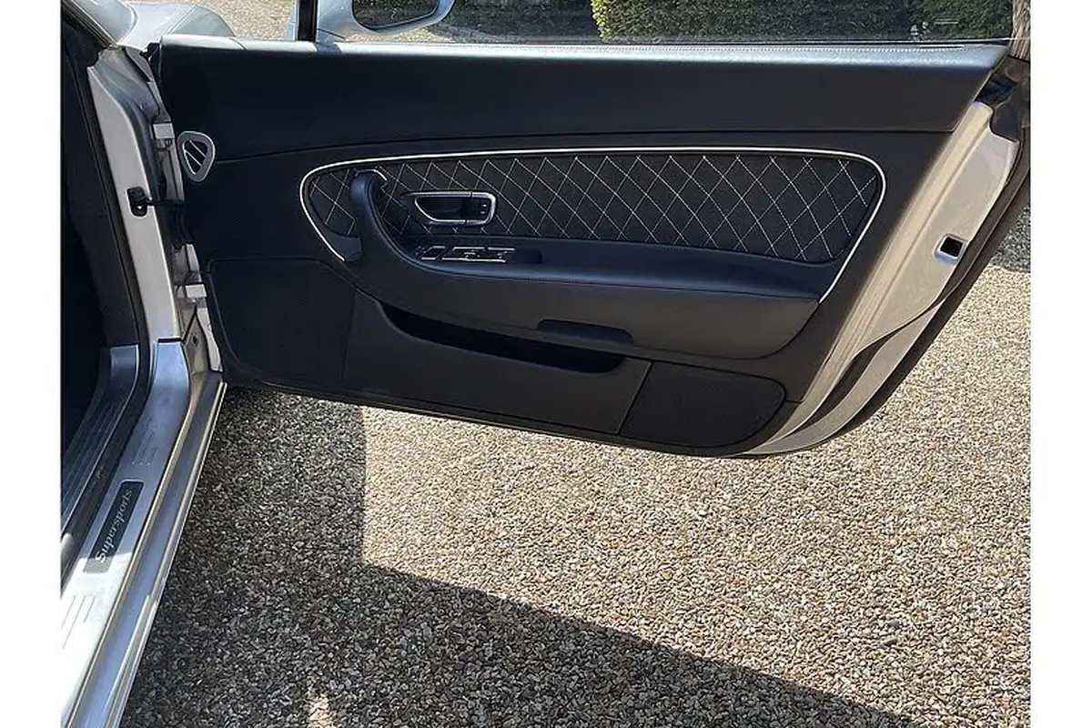 2010-bentley-continental-60-supersports-convertible-big-25