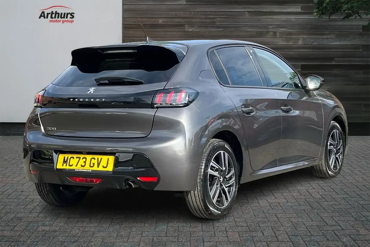 2023-peugeot-208-12-puretech-allure-premium-100ps-eat8-big-2