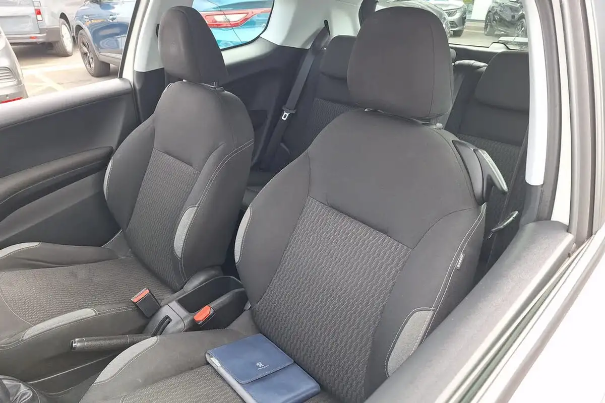 2016-peugeot-208-12-puretech-active-82bhp-3d-big-24