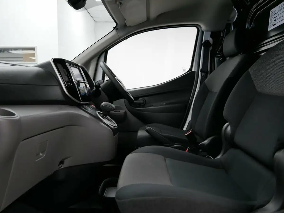 2021-nissan-env200-e-tekna-rapid-panel-van-big-19