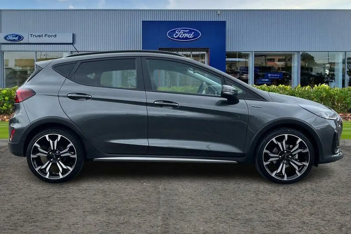 2023-ford-fiesta-big-2