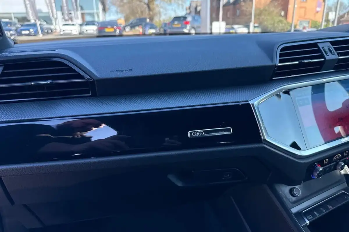 2022-audi-q3-15-35-tfsi-black-edition-codcomfort-sound-pack-sportback-big-19