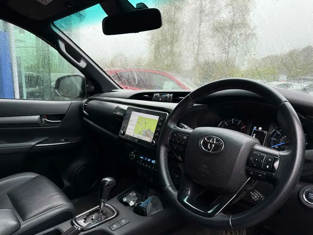 2021-toyota-hi-lux-28d-4d-invincible-x-at35-204hpeu6dt-e-big-11