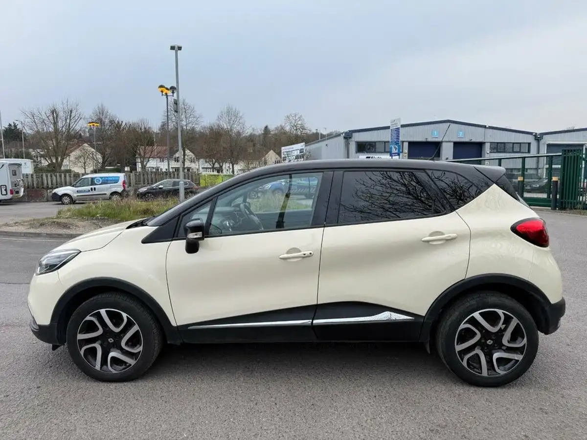 2016-renault-captur-09-signature-nav-big-17