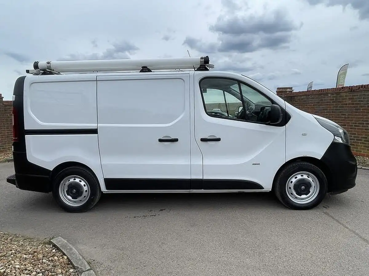 2016-vauxhall-vivaro-16cdti-2900-ecoflex-l1h1-90ps-panel-van-big-23