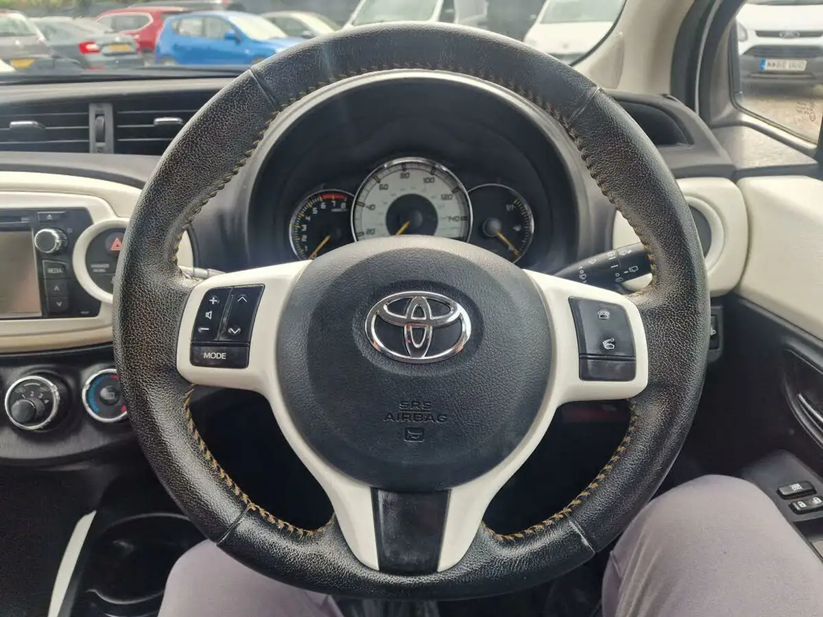 2013-toyota-yaris-133-trend-vvt-i-5d-big-21