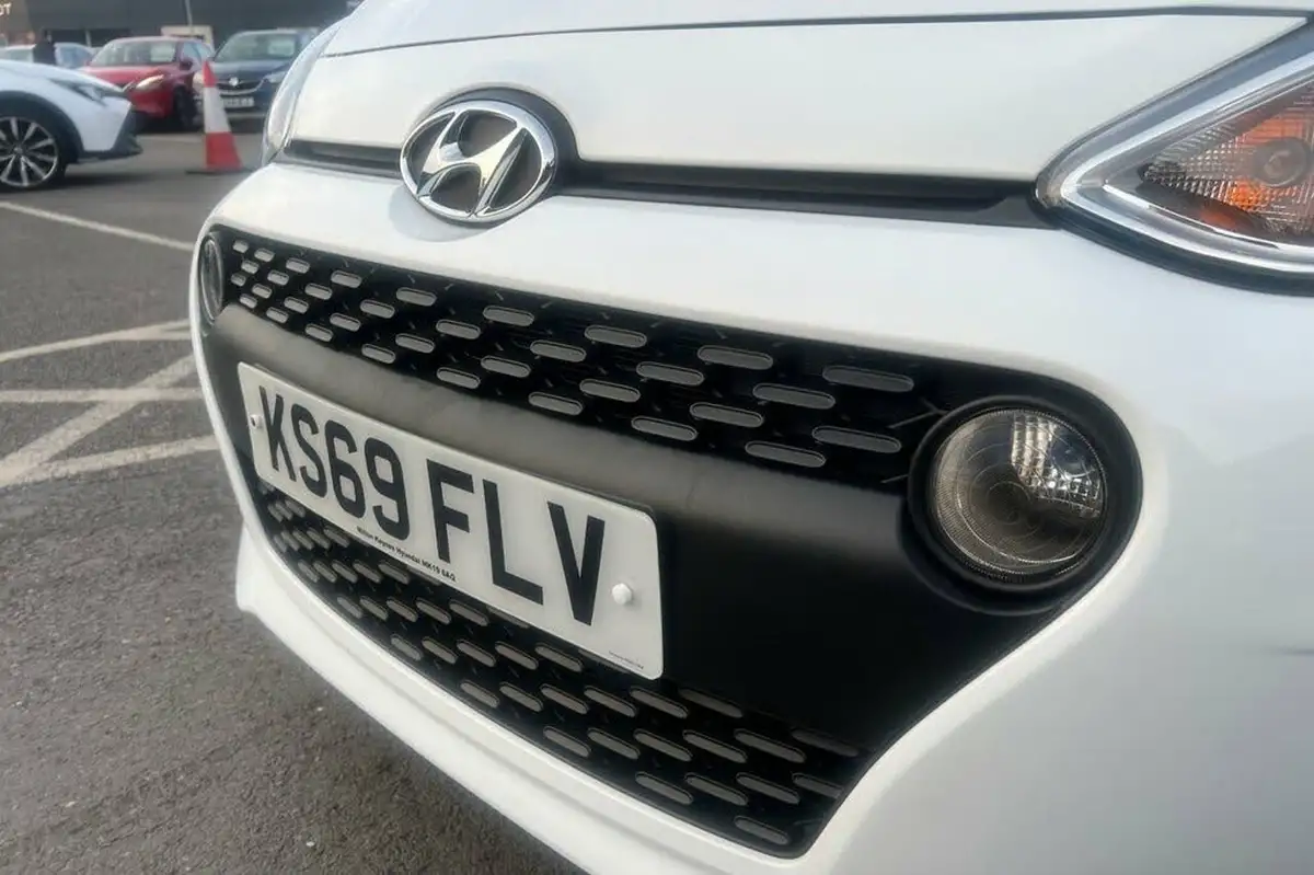2019-hyundai-i10-10-play-big-25