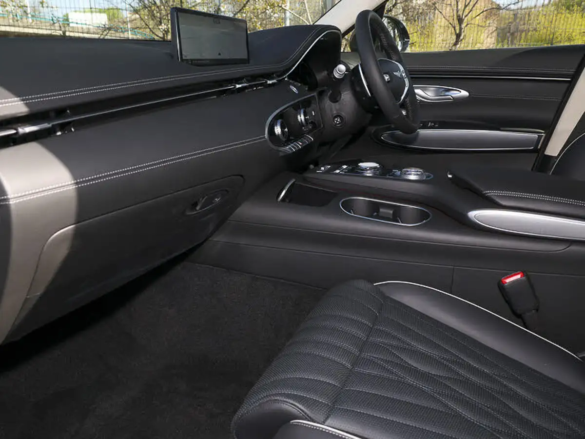 2025-genesis-gv70-22-d-luxury-line-big-4