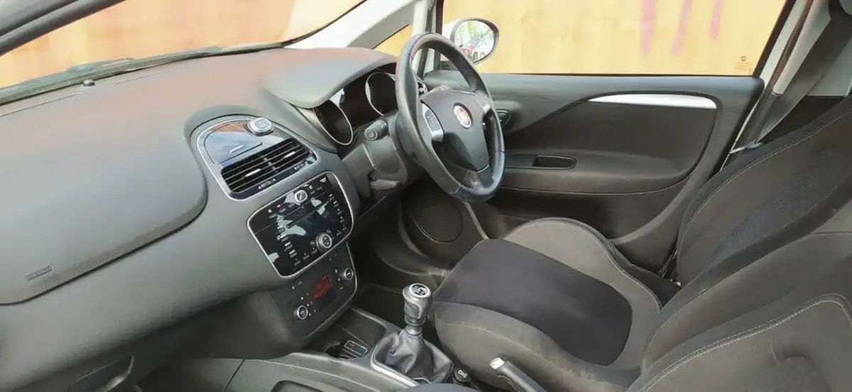 2016-fiat-punto-12-easy-5d-big-20