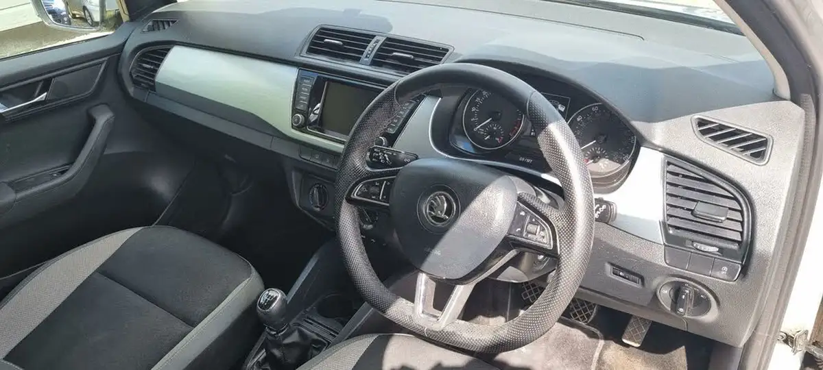 2015-skoda-fabia-14tdi-se-estate-big-8