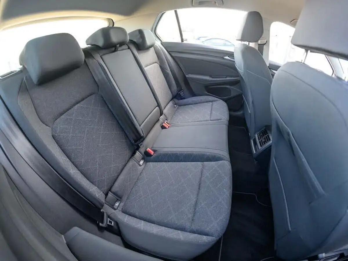 2021-volkswagen-golf-10-etsi-life-hatchback-big-30