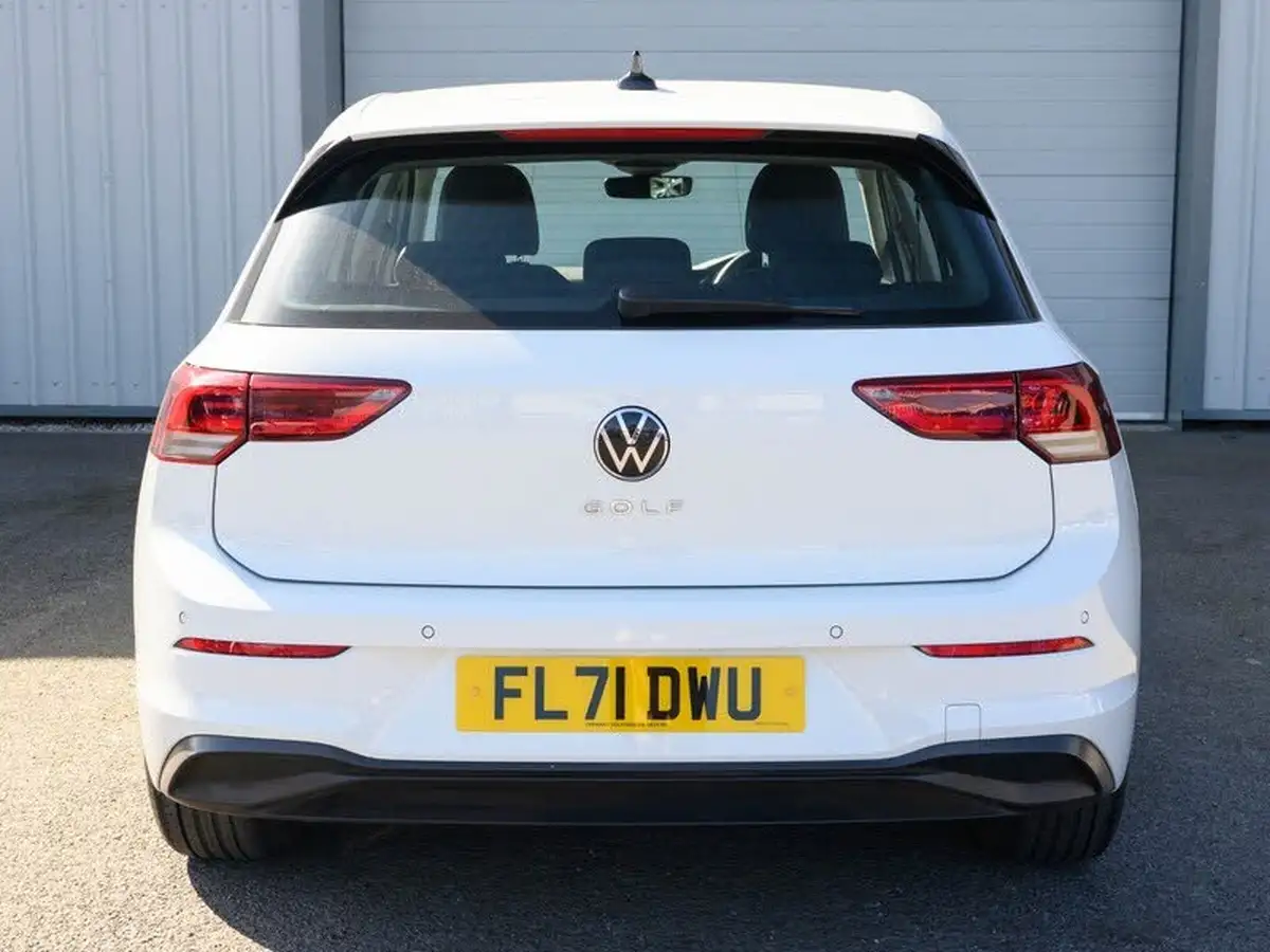 2021-volkswagen-golf-10-etsi-life-hatchback-big-6