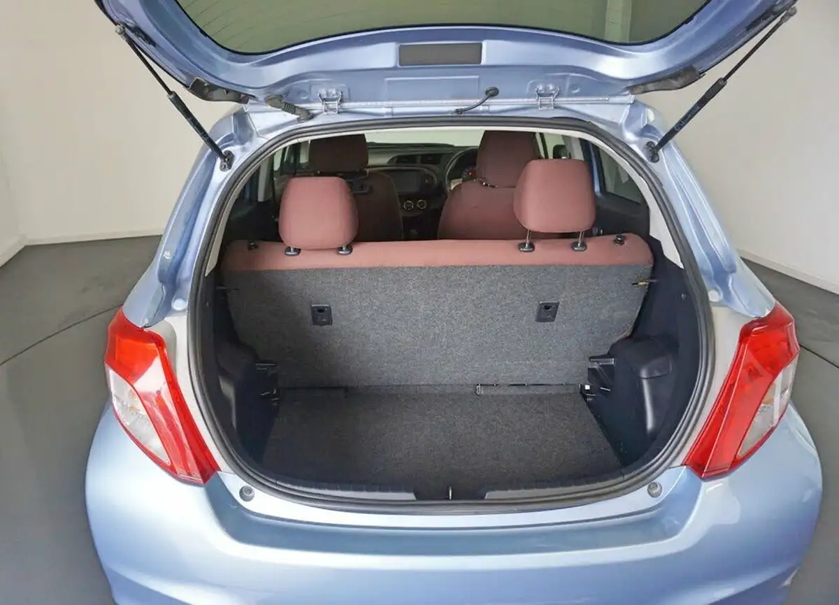 2011-toyota-yaris-big-9