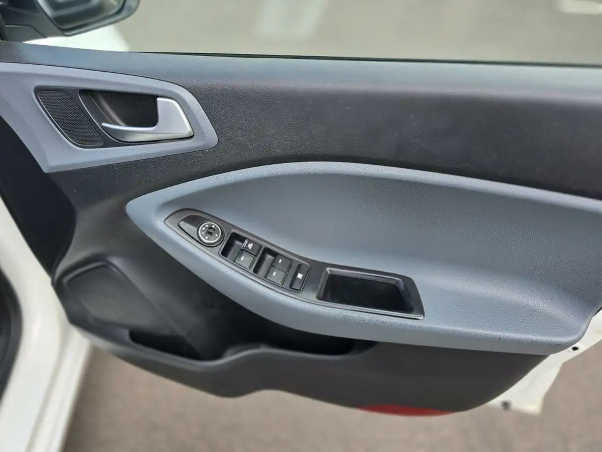 2016-hyundai-i20-12-se-hatchback-5d-big-24